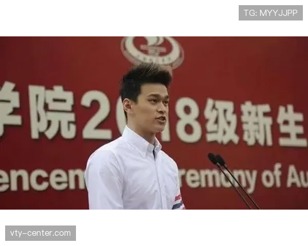 食堂排队碰到谌龙,随手点几份外卖账单像我半年工资 食堂排队碰到谌龙,随手点几份外卖账单像我半年工资